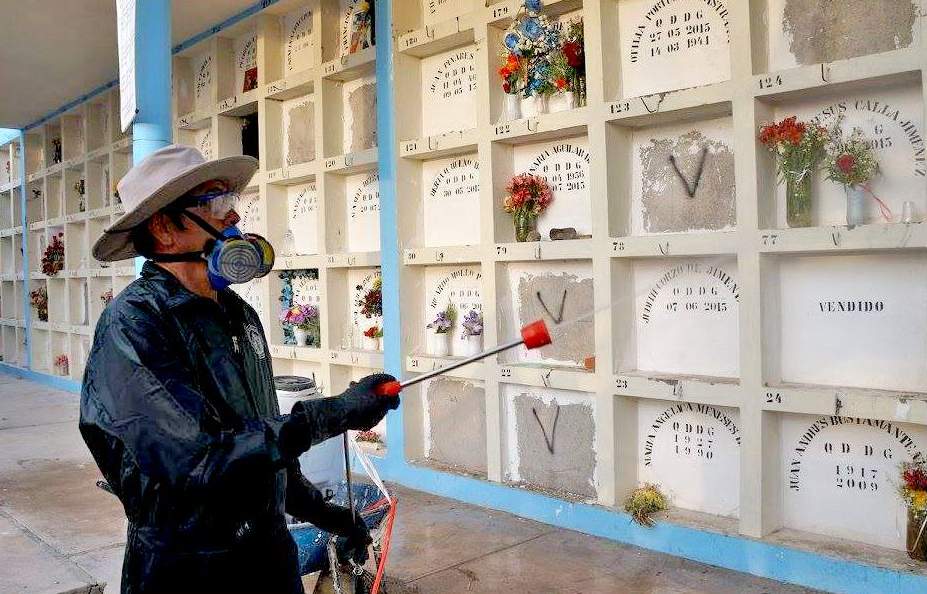 Adelantan hora de cierre de cementerio La Apacheta por fumigación preventiva