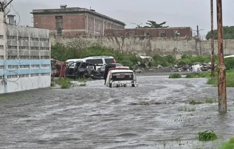 Cancillería informó que 14 peruanos permanecen en Jamaica por huracán