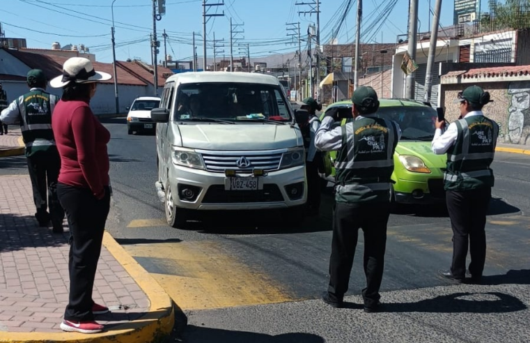Refuerzan control de transporte informal con operativos nocturnos