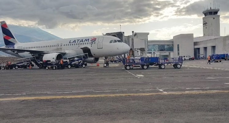 Reubicarán a pasajeros en vuelos disponibles