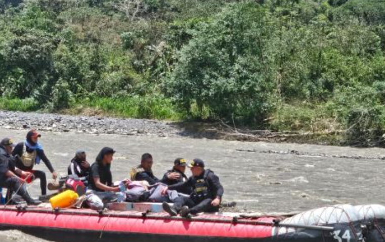 Rescatan a dos heridos de bala y recupera armas en operativo