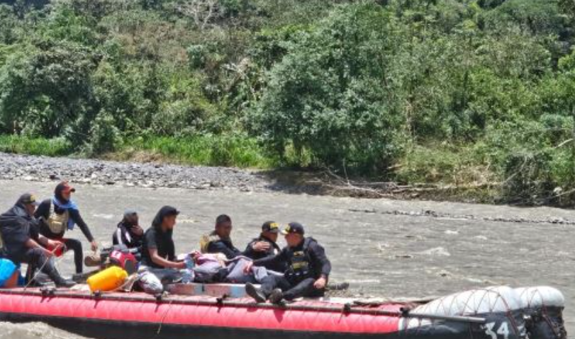 Rescatan a dos heridos de bala y recupera armas en operativo