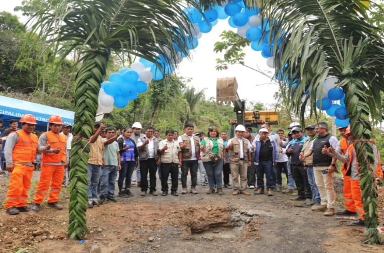 Dan mantenimiento a más de 12 km de caminos vecinales