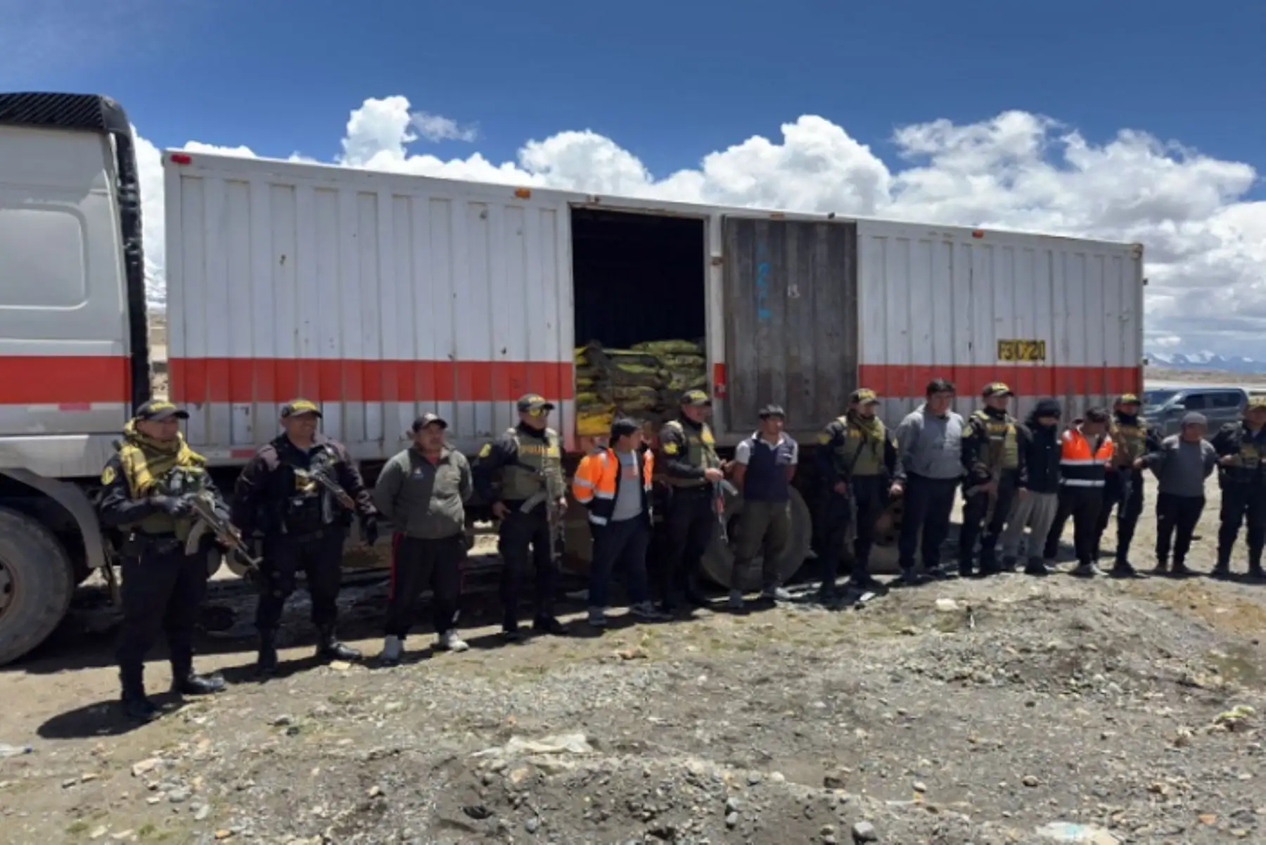 Cae banda ‘Los Ruteros del Relave’ con 548 sacos de desechos tóxicos