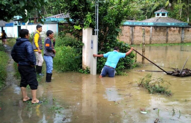 Lluvias intensas inundan viviendas, colegio y establecimiento de salud