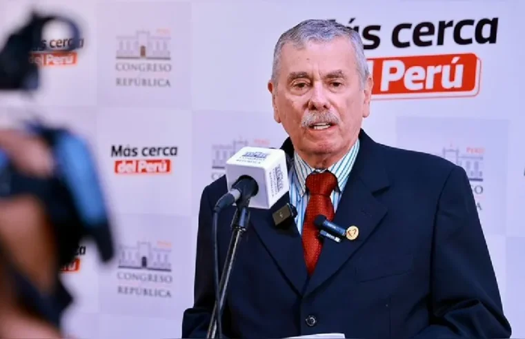 Rospigliosi: «Se trata de una campaña política»: