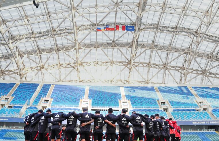 Chile y Perú se miden en plena renovación de su selección