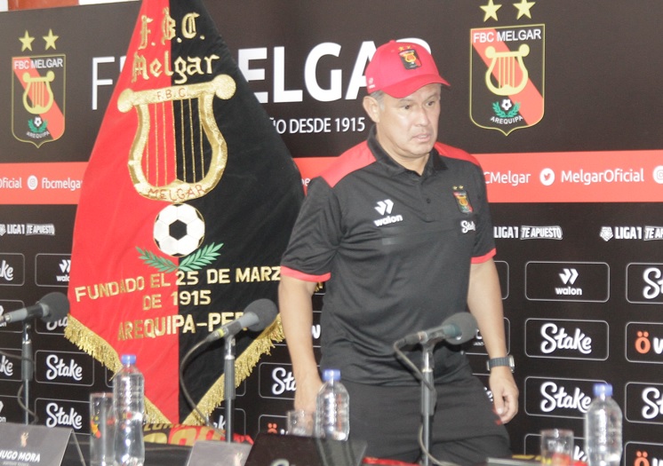 Alianza Lima le cerró el micro a Juan Reynoso