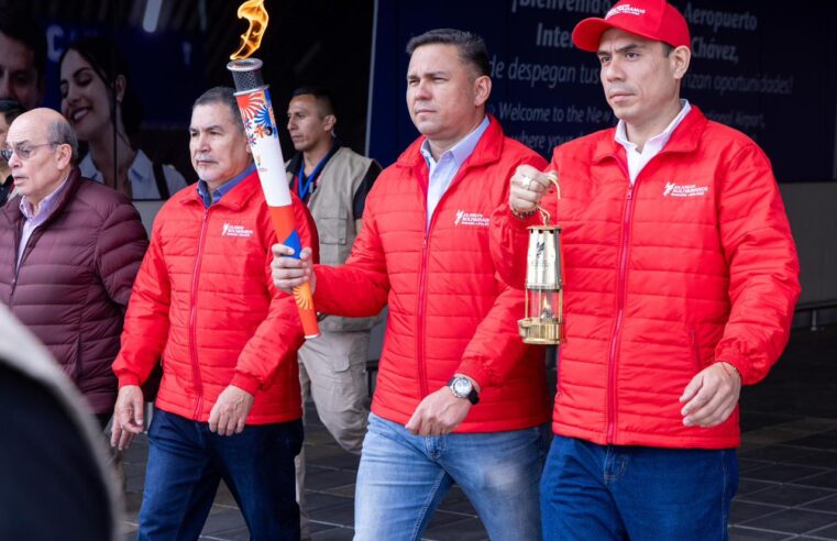 La llama bolivariana llegó a manos de autoridades del Perú