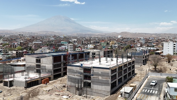 Colegio Arequipa no se acabará en el tiempo previsto y se cuestiona calidad de materiales