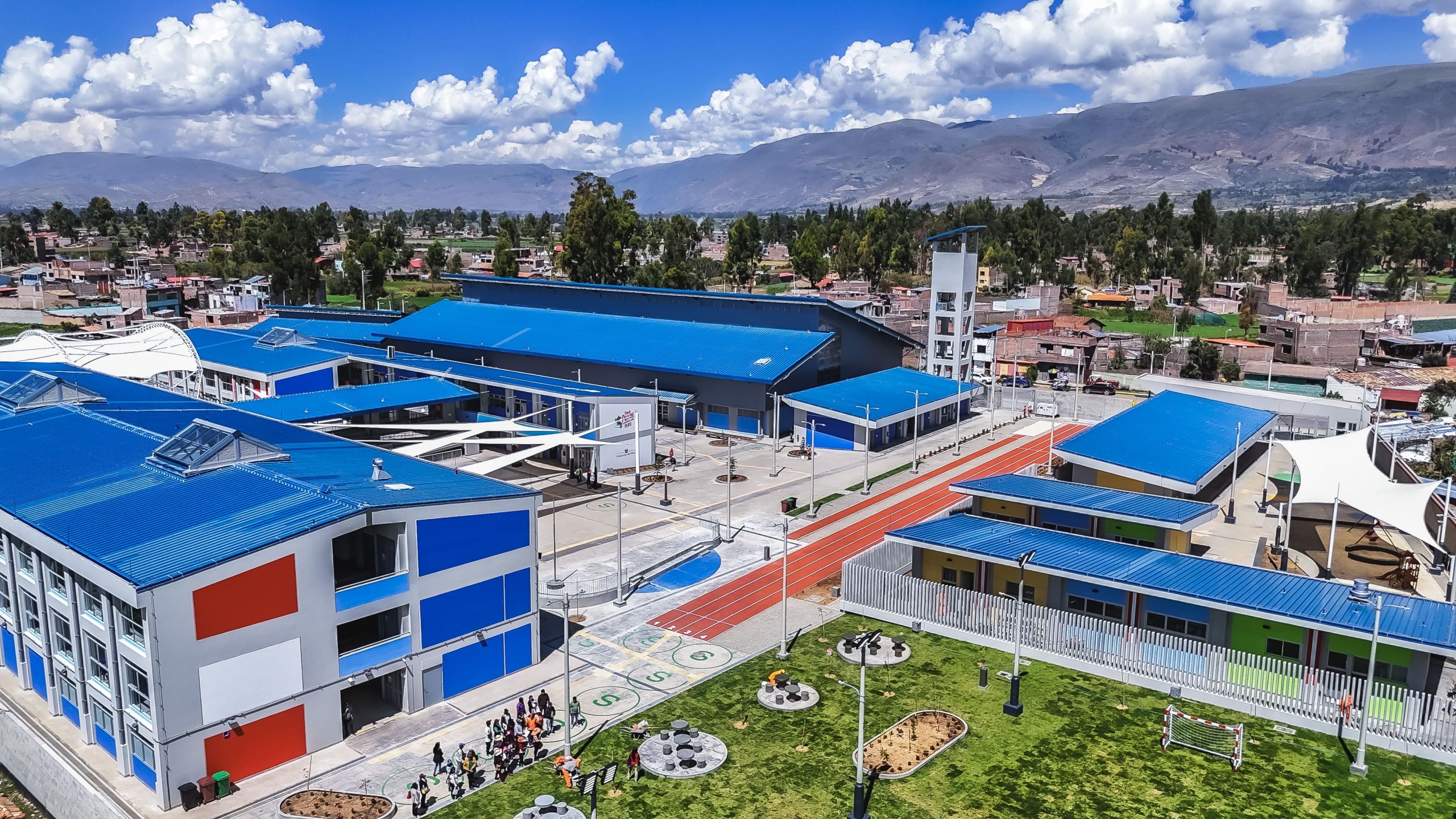 Casi S/ 1,030 millones invirtió Minedu en construcción de 11 colegios