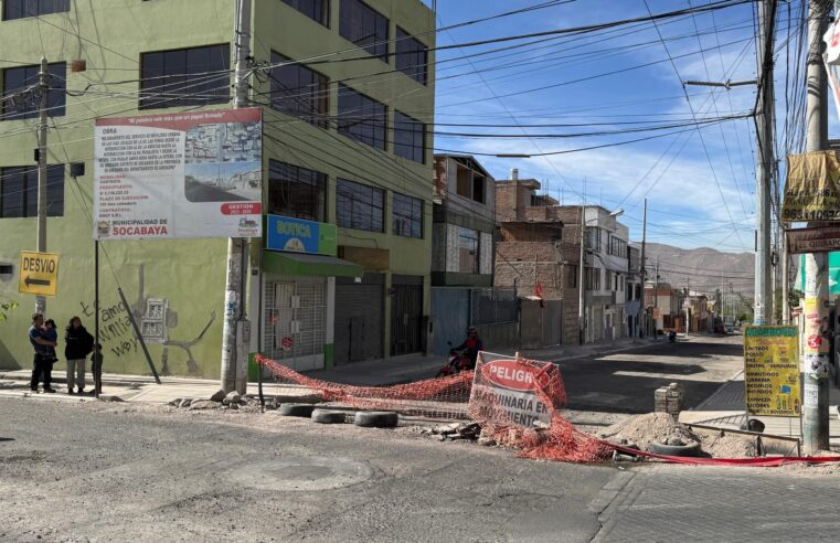 Vecinos de la Av. Las Peñas denuncian abandono de obra vial en Socabaya