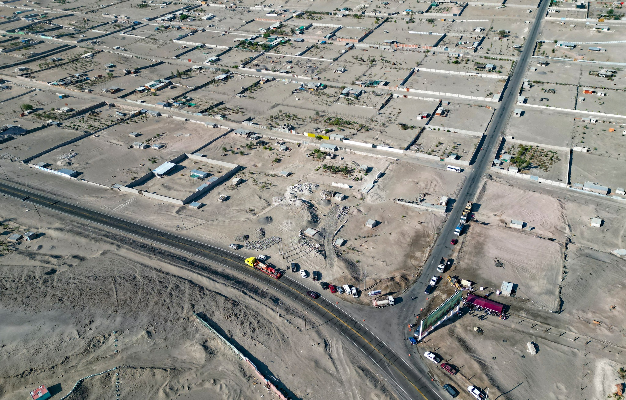 Sánchez construye vía más cara del país y tiene más de un año de retraso