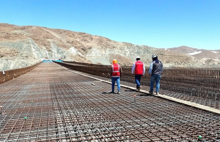 Se complica culminación del puente de la autopista Arequipa–La Joya