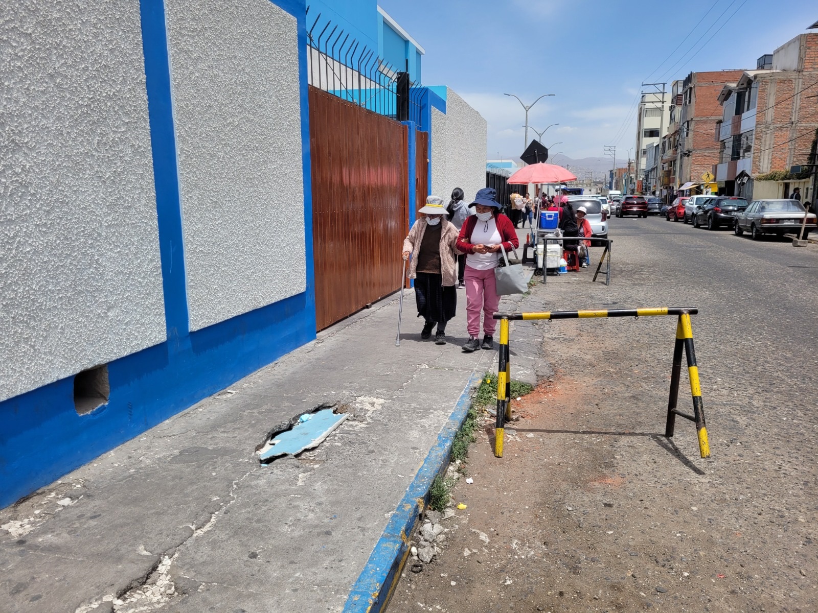 Veredas en mal estado ponen en riesgo a pacientes en hospital de Yanahuara