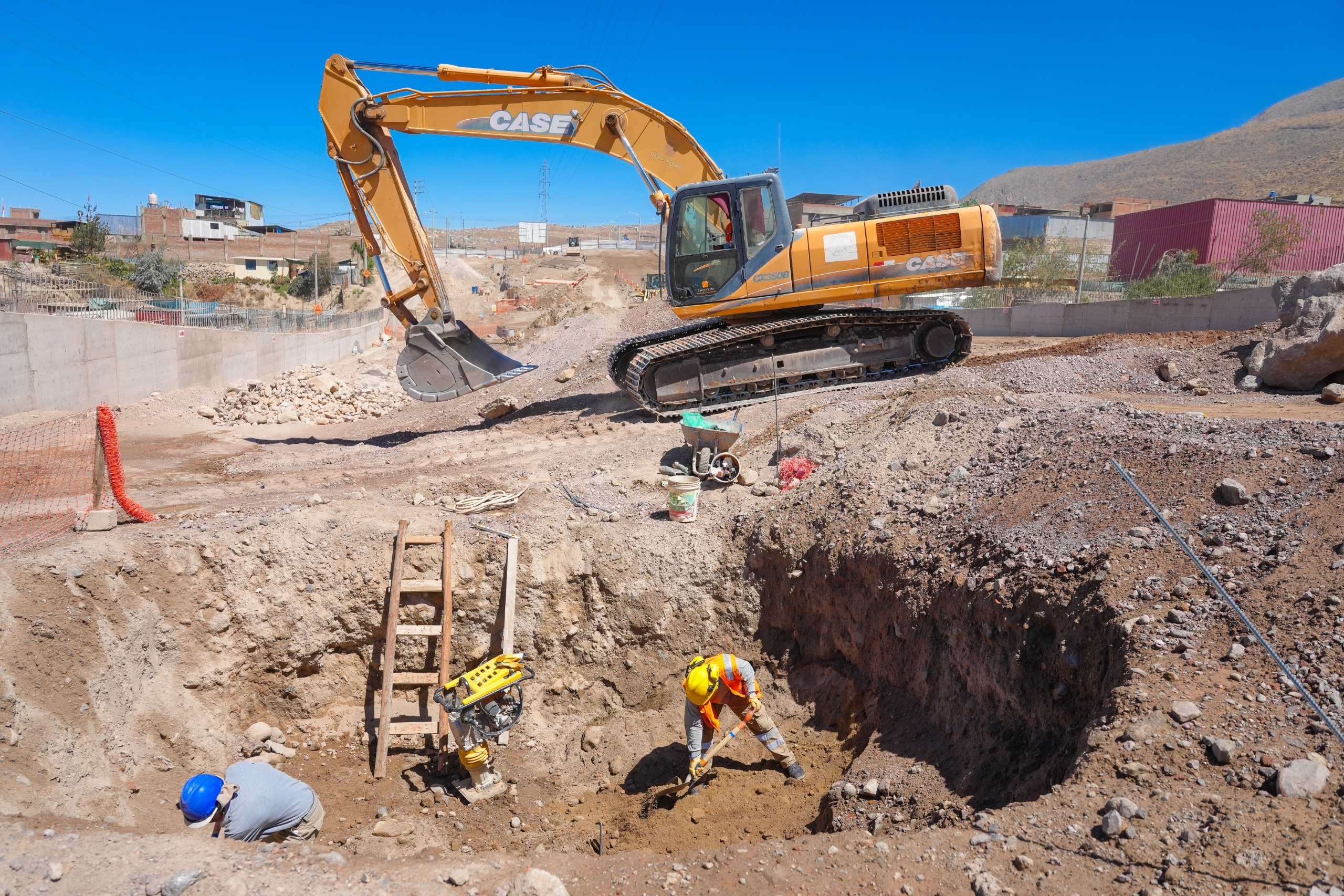 Muro de sostenimiento mejorará la transitabilidad en Cono Norte