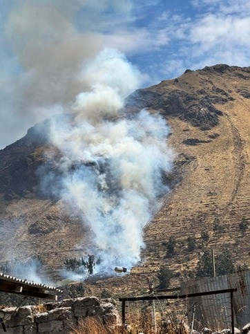 Incendio forestal afecta zonas rurales del distrito de Maca, en Caylloma