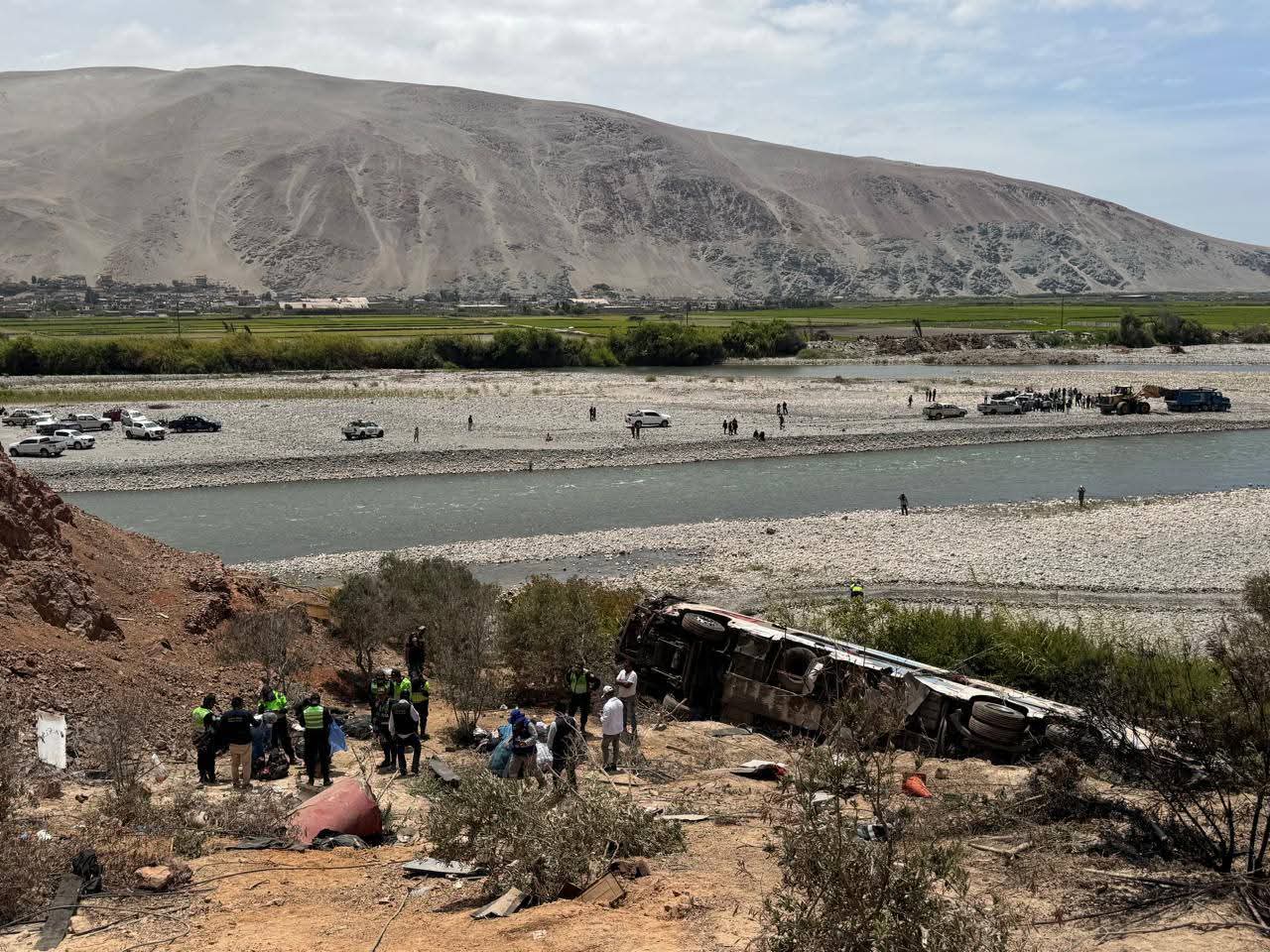 Tragedia: 37 muertos y más de 20 heridos tras caída de bus en Ocoña