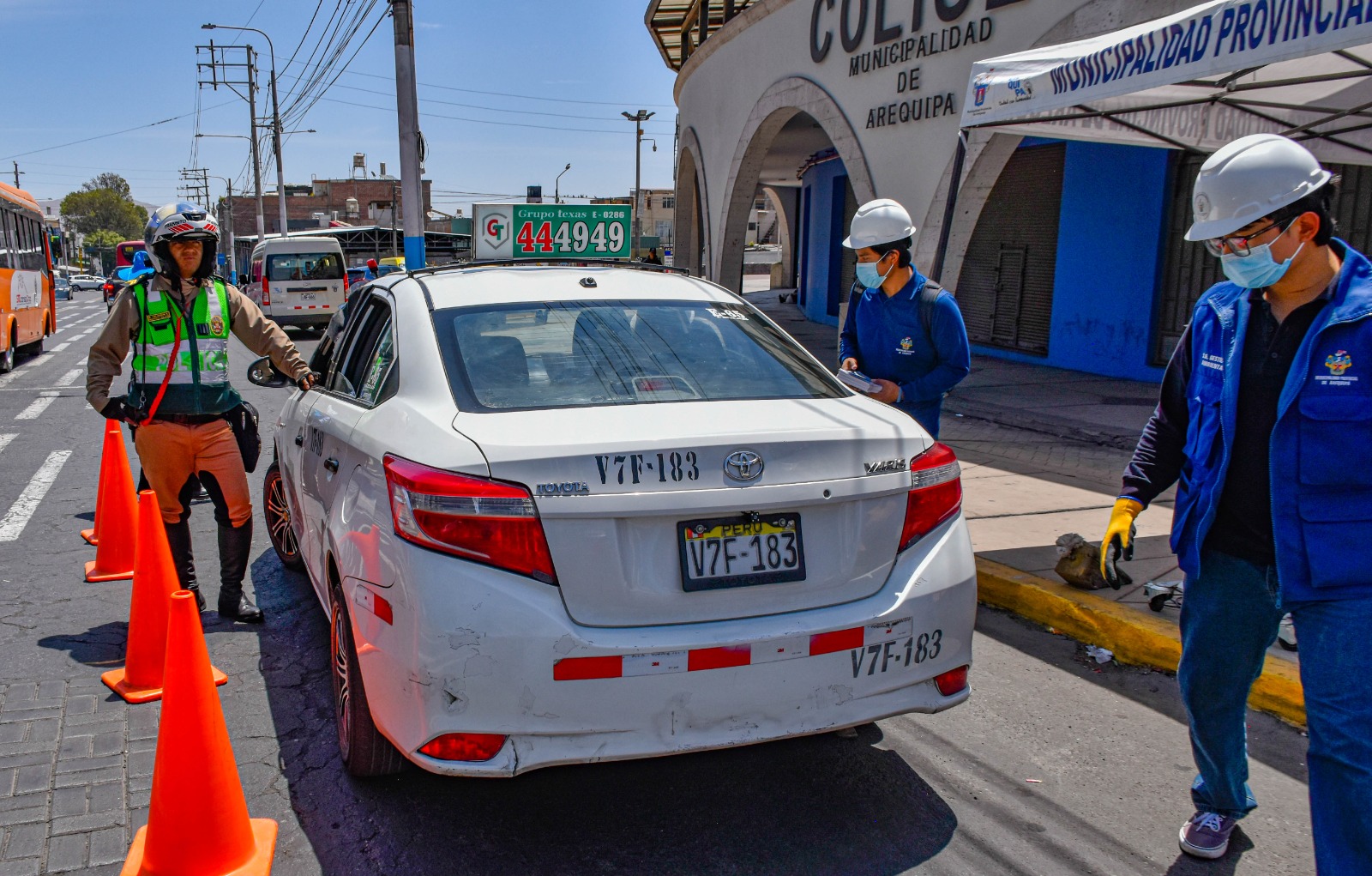 Intervienen cinco taxis en operativo de emisiones vehiculares