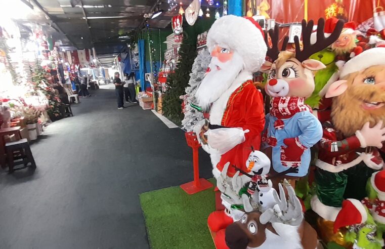 Comerciantes de ferias navideñas se alistan para las fiestas de fin de año