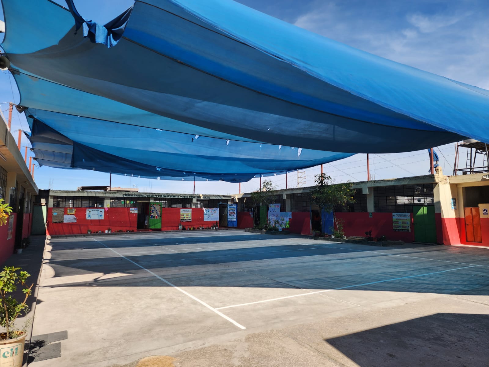 Construcción Civil detiene obra en colegio Bélgica por tercera vez