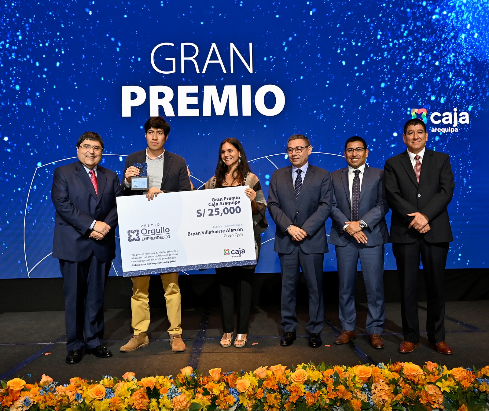Caja Arequipa premia a ganadores de concurso Orgullo Emprendedor