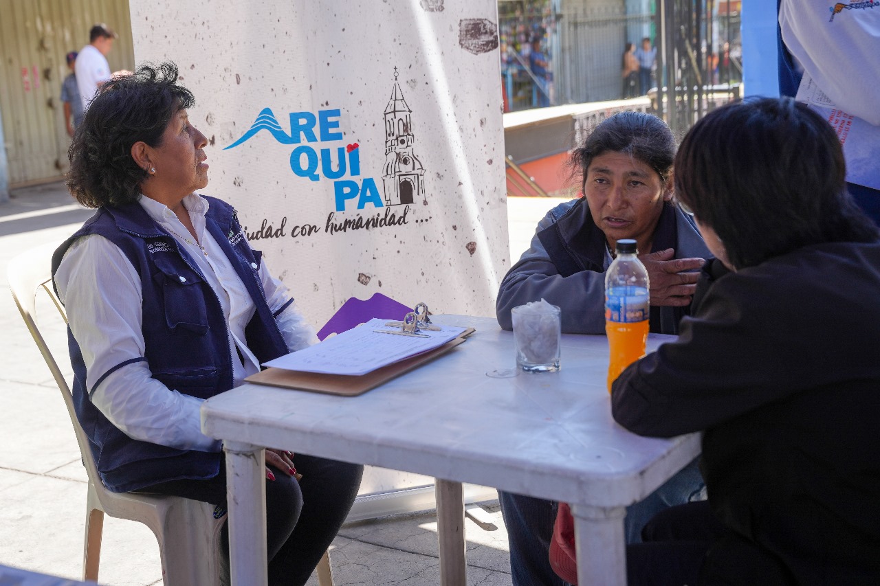 Asesoran a ciudadanos sobre sus derechos