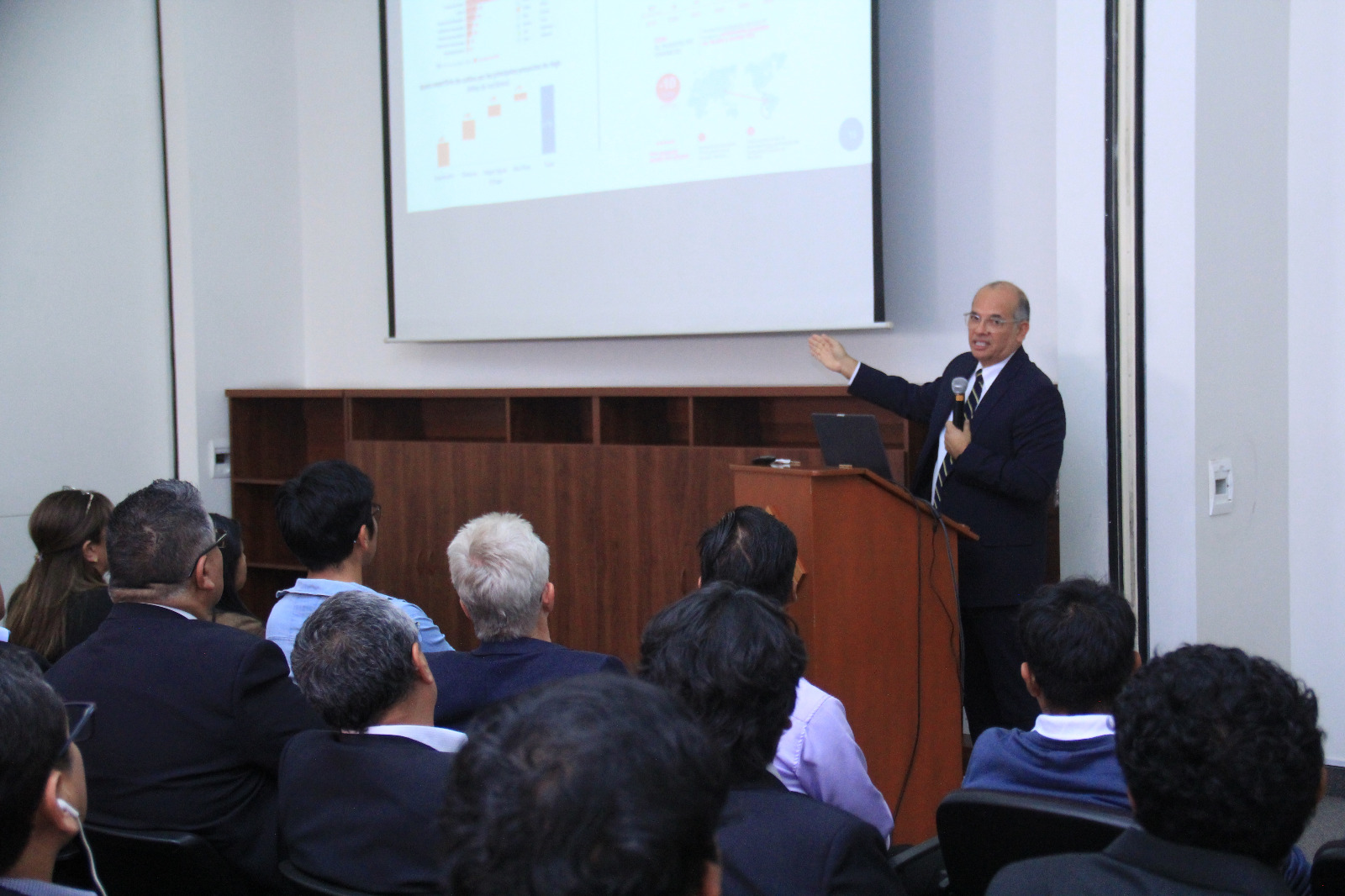 Castilla apoya impuesto a sobreganancias mineras siempre que tenga uso productivo