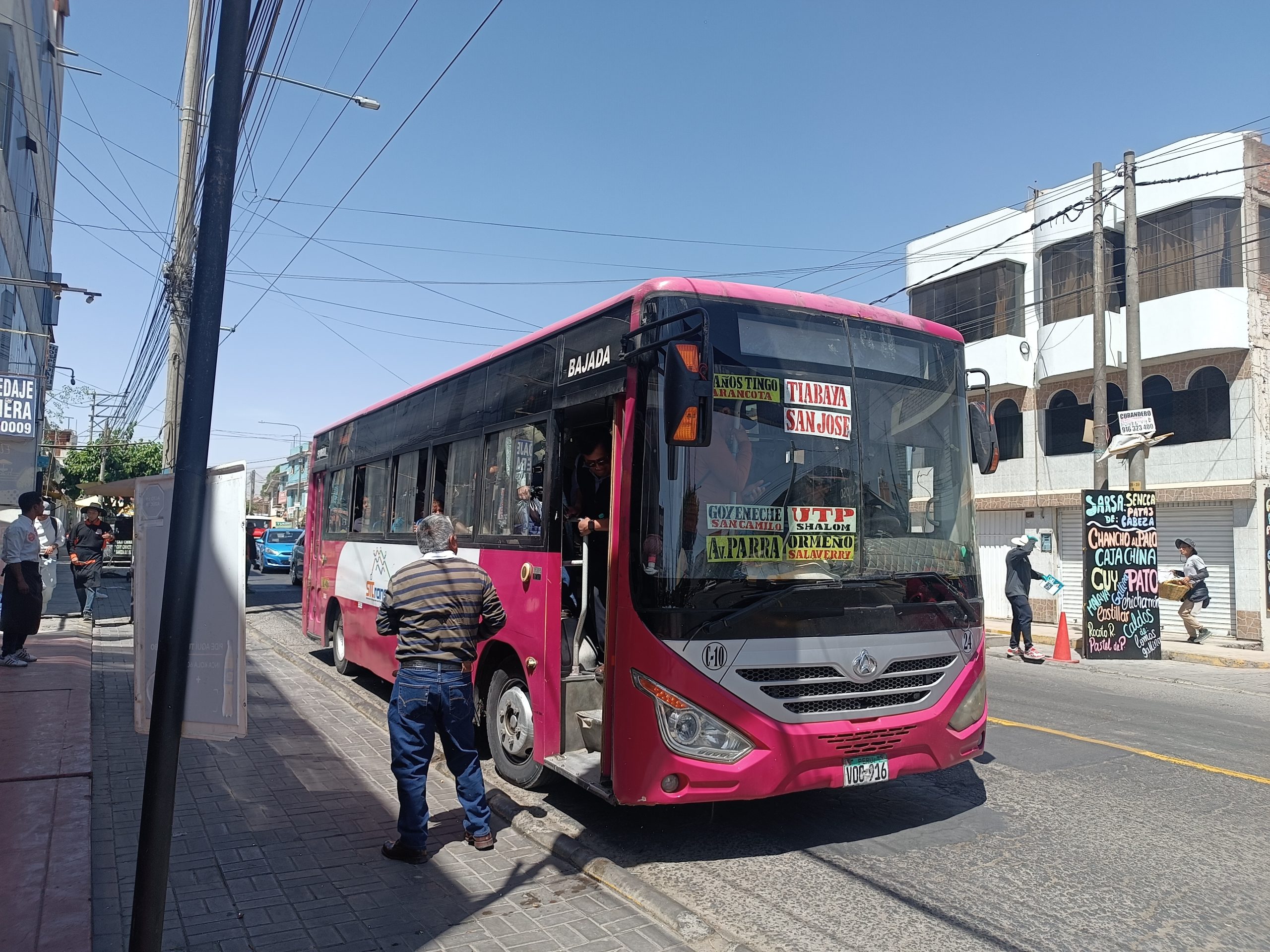 Tiabaya entre falta de agua, obras cuestionadas y transporte insuficiente