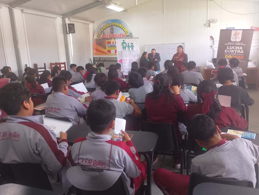 Buscan prevenir el consumo de drogas y alcohol en escolares