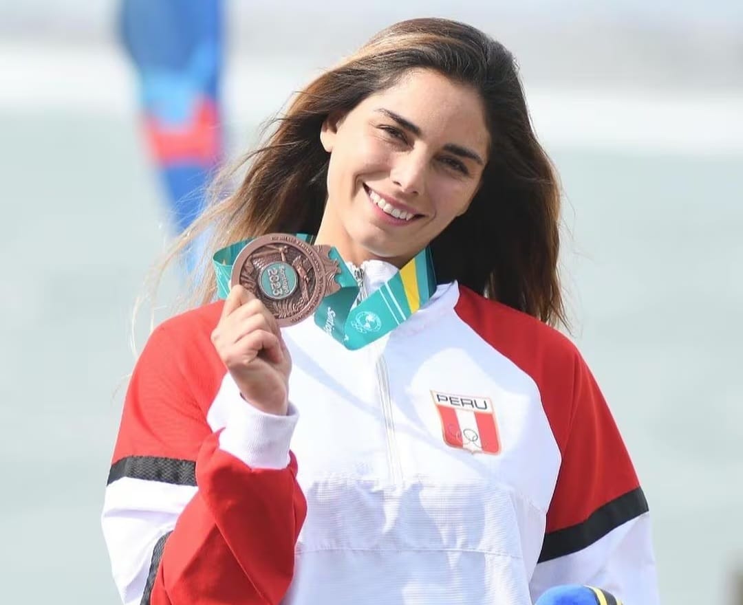 Peruana logra primer lugar en la modalidad SUP Surt