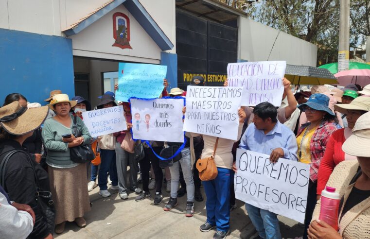 Padres de familia exigen más docentes en colegio de Yura