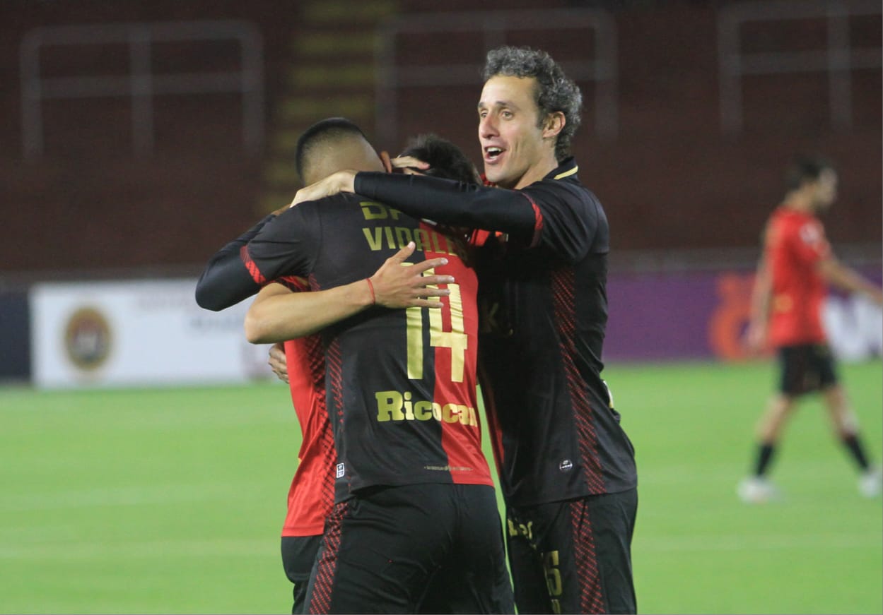 «Malas decisiones detienen crecimiento del fútbol peruano»