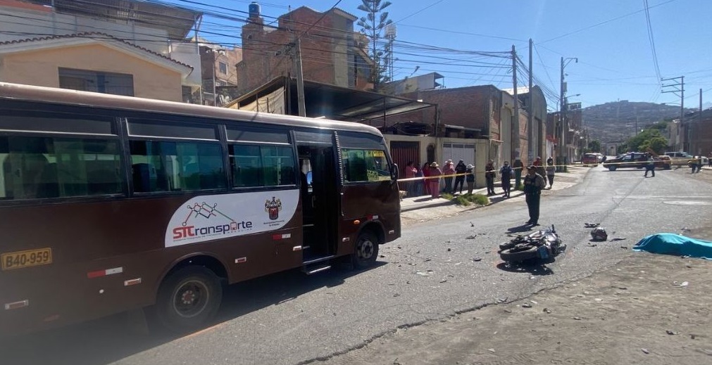 Joven muere en accidente automovilístico en Paucarpata