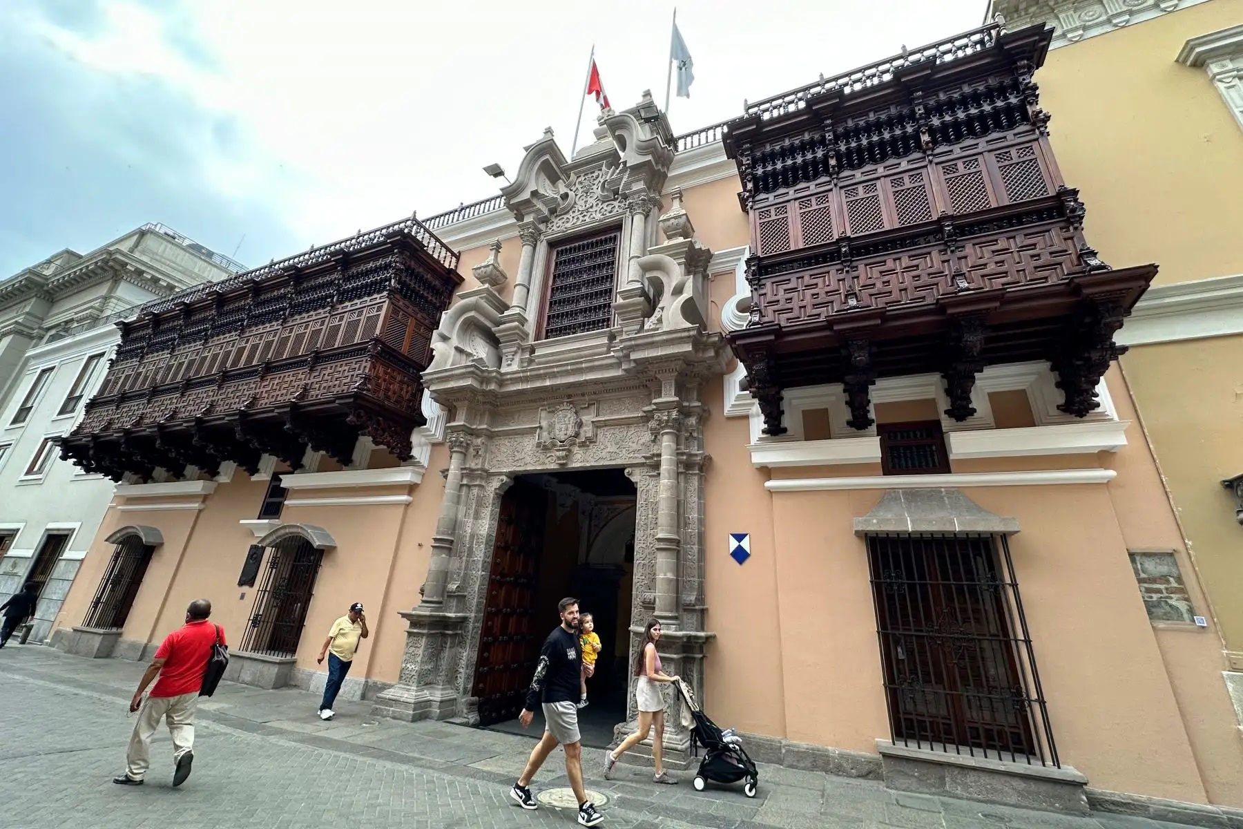 Dan por terminadas funciones del cónsul general de Perú en México