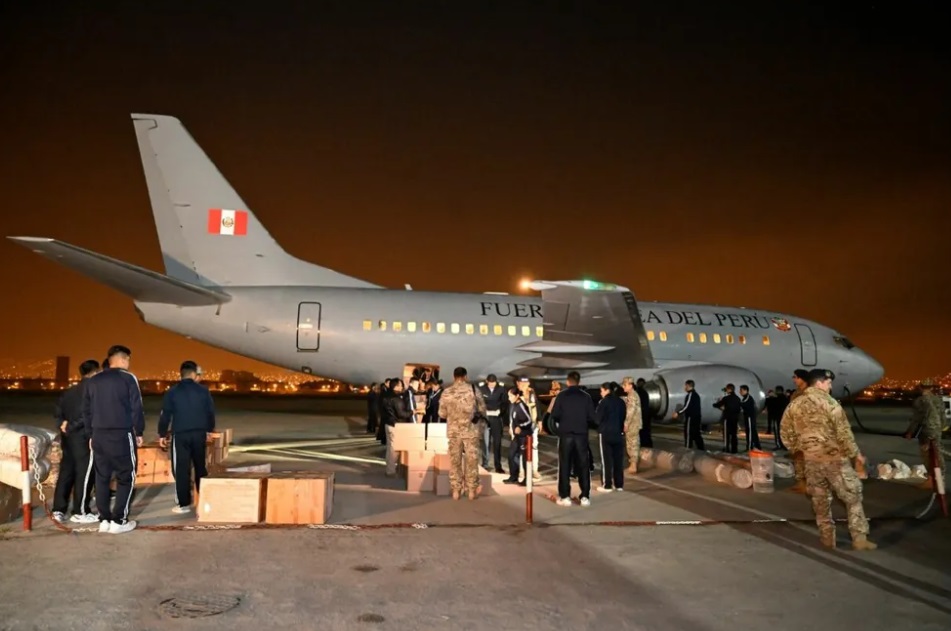 Avión presidencial llevó ayuda humanitaria para Jamaica