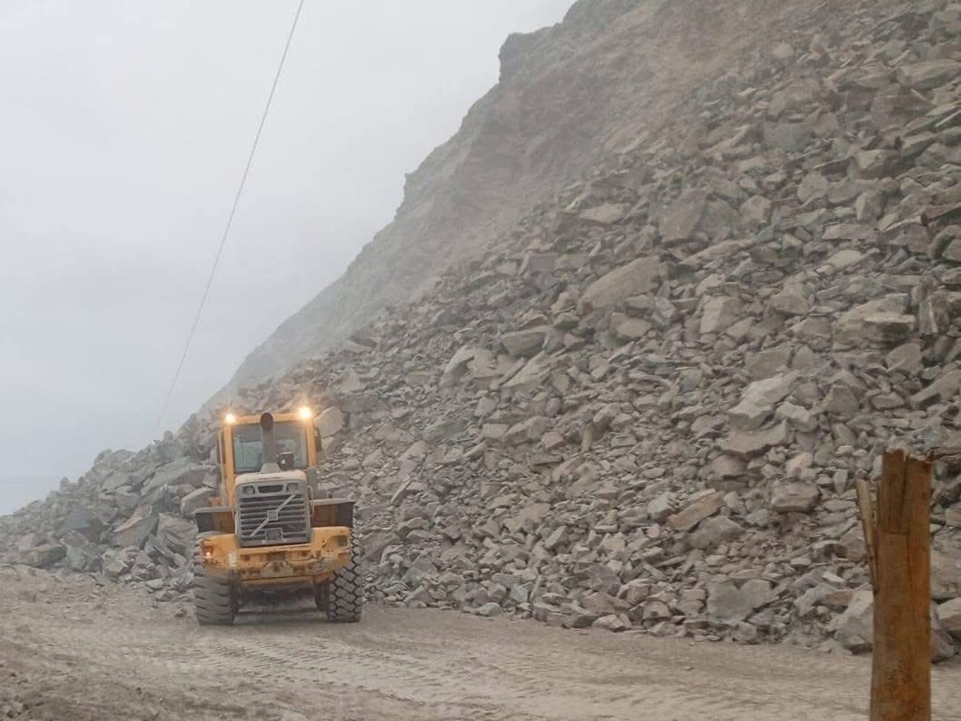 Derrumbe en Panamericana Sur obstruyó tránsito vehicular por 24 horas