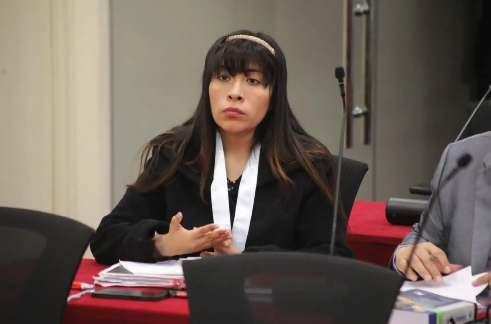 Congreso: pleno votará mañana informe para inhabilitar a Betssy Chávez