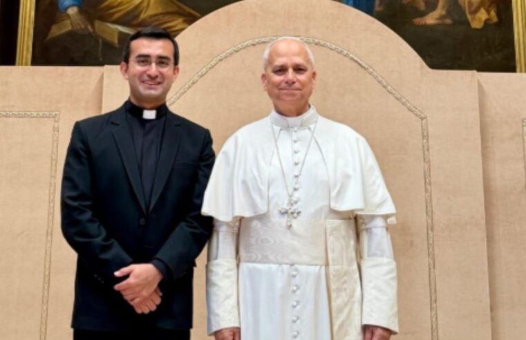 Papa León XIV nombra capellán a secretario chiclayano Rimaycuna