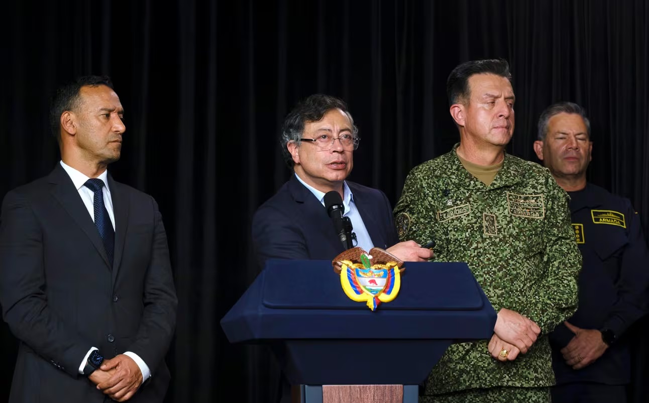 COLOMBIA PETRO AMENAZA.