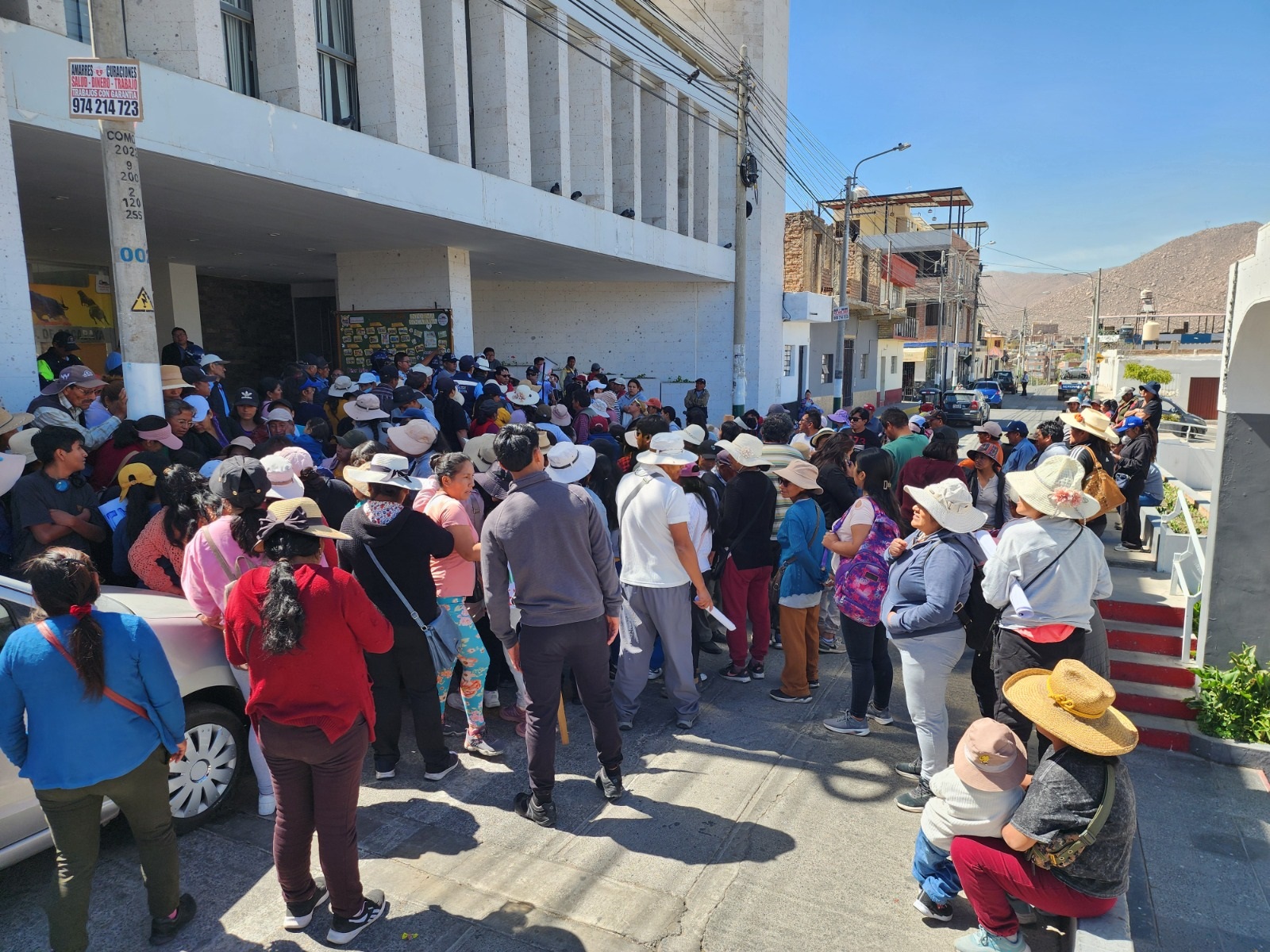 Padres del colegio Felipe Salaverry protestan por retraso de obra