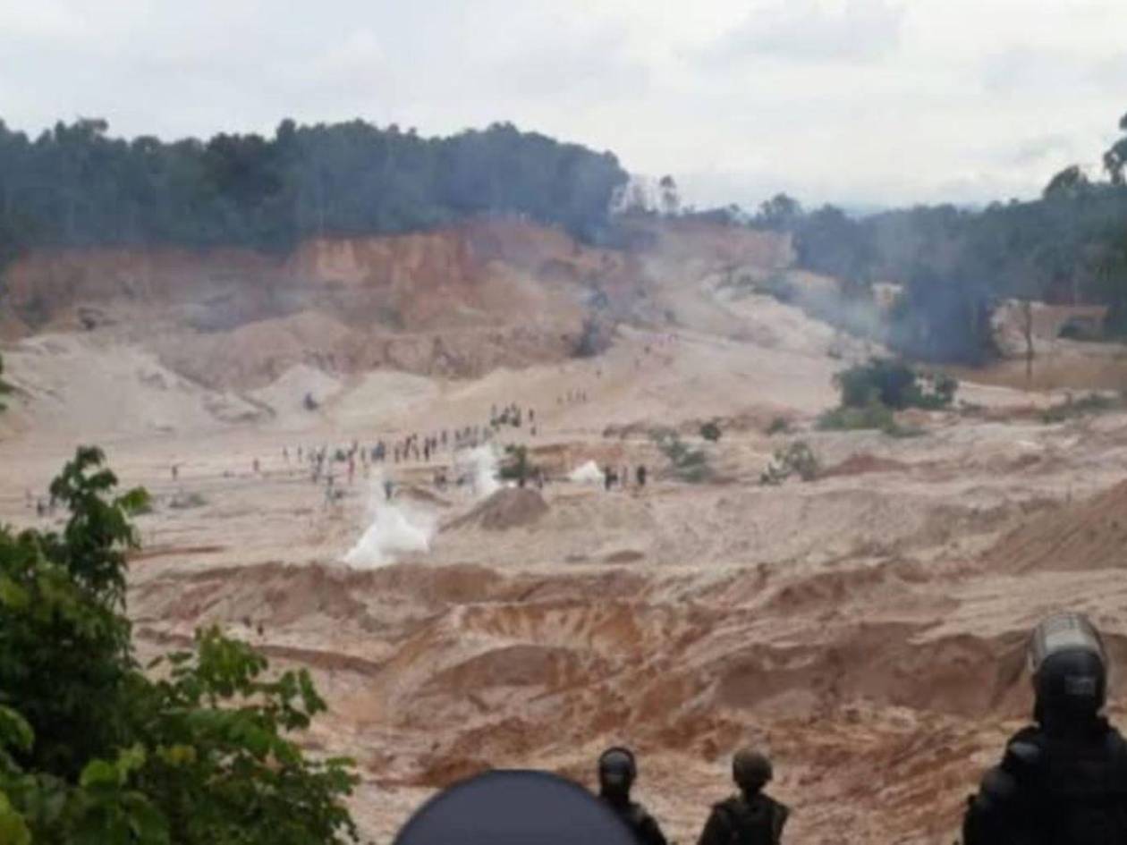 COLOMBIA ASESINAN MINEROS.