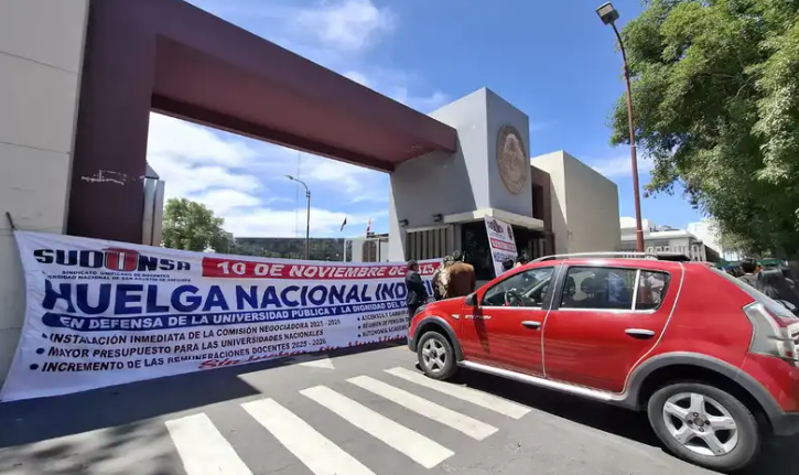 Docentes de la UNSA acatan huelga indefinida