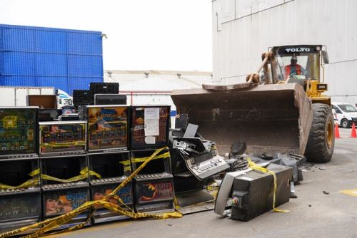 Destruyen más de 550 máquinas tragamonedas