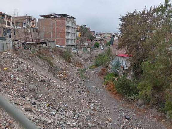 “No hay derecho a reubicación para quienes edificaron en torrenteras después de un desastre”