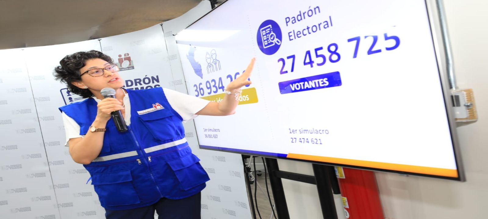 Reniec entrega al JNE el padrón electoral preliminar para elecciones del 2026