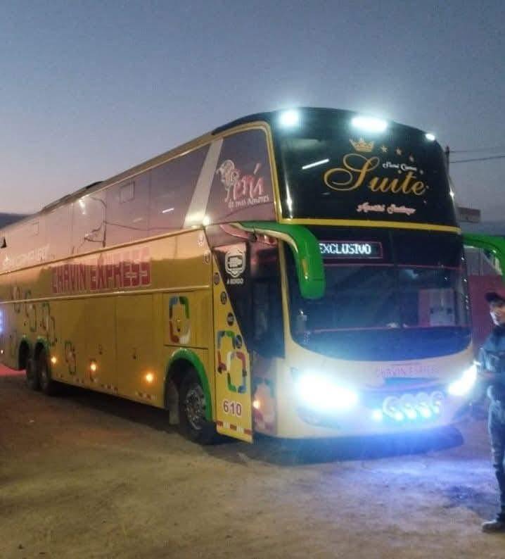 Pasajero muere dentro de bus varado por derrumbe en Ático