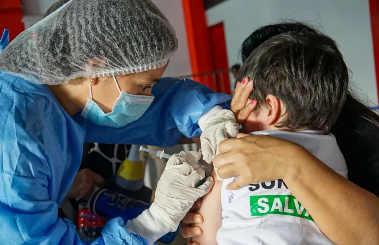 Amenaza del sarampión vuelve por baja vacunación y alertas en Chile y Argentina