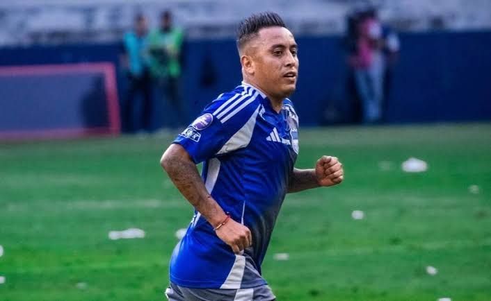 Cueva deja Emelec y recibe propuestas para jugar en el Perú