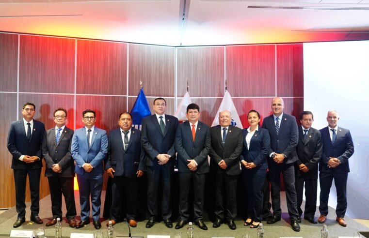 Juramentó la directiva de la nueva gestión de Agustín Lozano